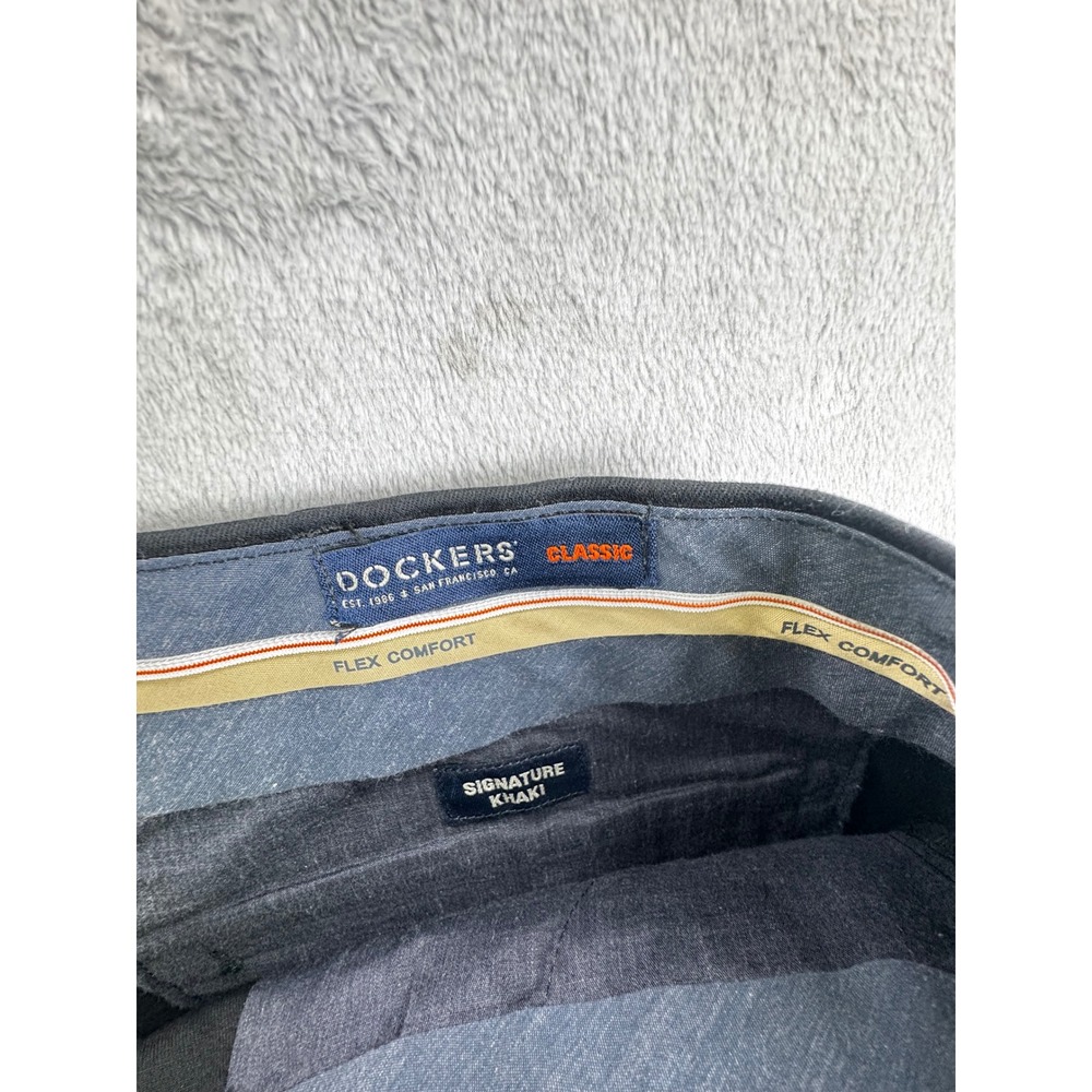 New Dockers Mens 42x30 Signature Khaki Pants Black Pleated Lux Stretch Classic - Picture 8 of 9